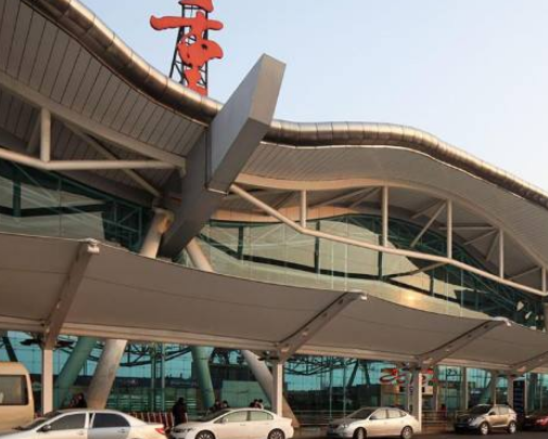 分别是重庆江北国际机场,重庆黔江武陵山机场和重庆万州五桥机场