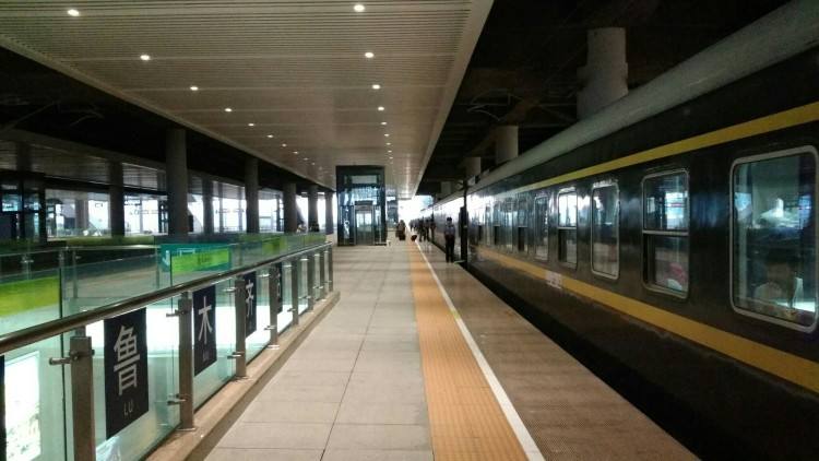 杭州到乌鲁木齐坐火车多少钱